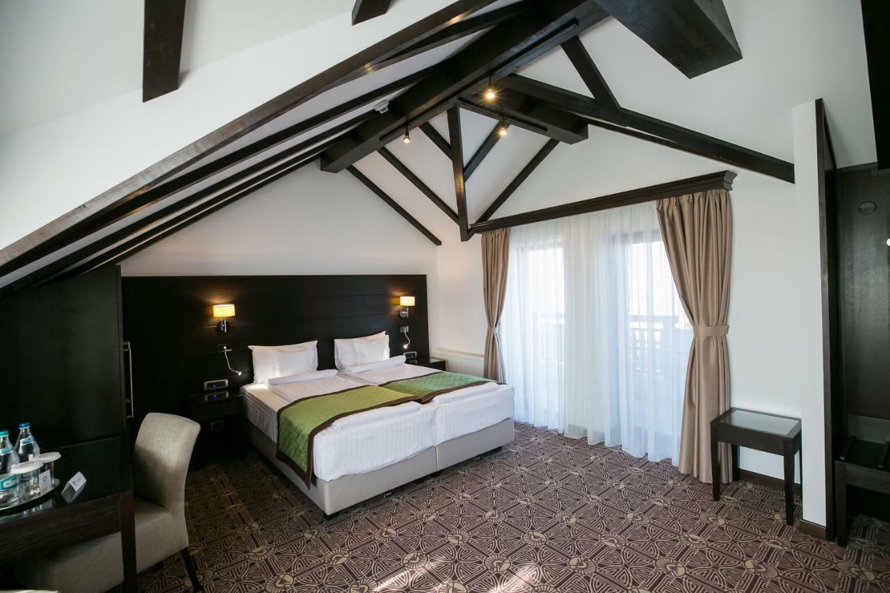 Deluxe Double or Twin Room with Mountain View,833074604:JPEG